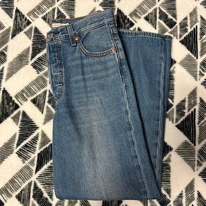 Levi’s • Ribcage Straight Ankle• Size 26